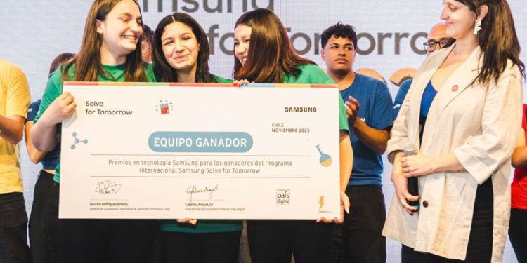 MUJERES CHILENAS ROMPIENDO ESQUEMAS EN TECNOLOGÍA
