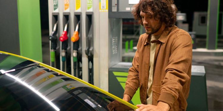 CUATRO HERRAMIENTAS IA QUE AYUDAN A AHORRAR DINERO EN COMBUSTIBLE