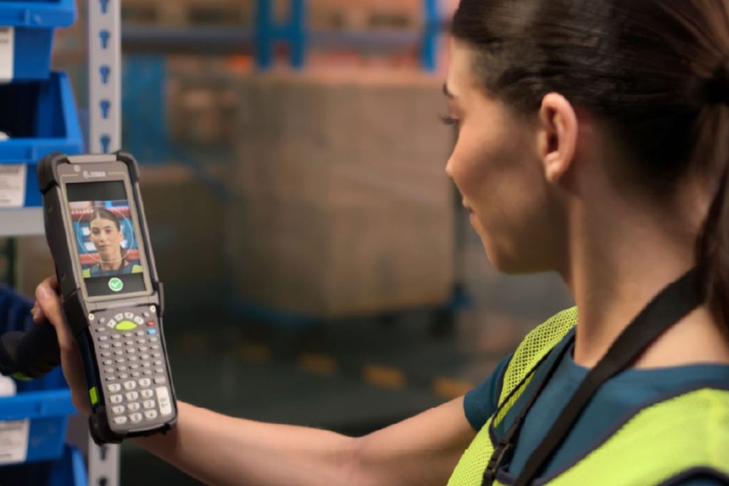 5 CLAVES PARA MEJORAR LA TRAZABILIDAD EN MANUFACTURA Y AUMENTAR LA EFICIENCIA OPERATIVA TRANSFORMA TU OPERACIÓN CON VISIBILIDAD TOTAL Y CONTROL EN TIEMPO REAL