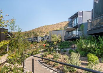 PUEBLO LA DEHESA, UNA EVOLUCIÓN DEL FORMATO APART HOTEL: SE INAUGURA EN CHILE EL PRIMER PROYECTO FLEX LIVING LIBRE DE EMISIONES CONTAMINANTES