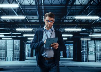 DE LA CARRETERA AL DATO: CÓMO LA INTELIGENCIA ARTIFICIAL Y LA ANALÍTICA ESTÁN REDEFINIENDO LA INDUSTRIA DEL TRANSPORTE