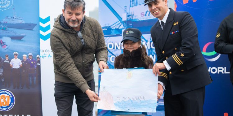 PUERTO SAN ANTONIO, ARMADA Y CONCESIONARIOS HICIERON QUE ESTUDIANTES PINTARAN EL MES DEL MAR