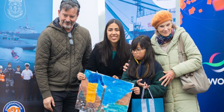 PUERTO SAN ANTONIO, ARMADA Y CONCESIONARIOS HICIERON QUE ESTUDIANTES PINTARAN EL MES DEL MAR