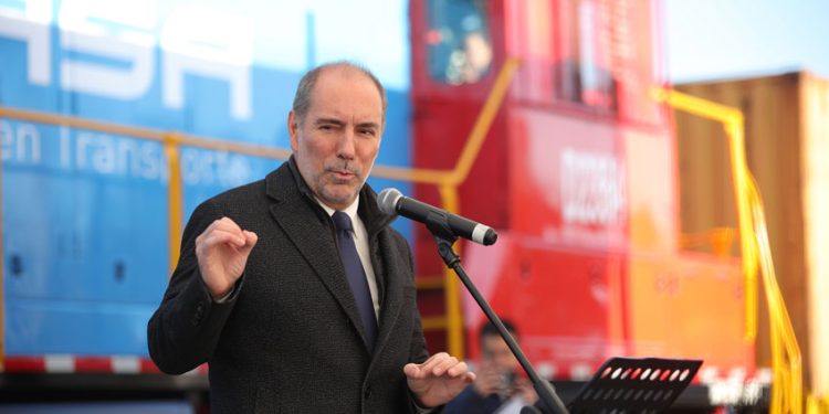BIMINISTRO DE GRANGE DA INICIO A LA EXPERIENCIA INTERMODAL PARA MOVER CARGA ENTRE SANTIAGO Y CONCEPCIÓN