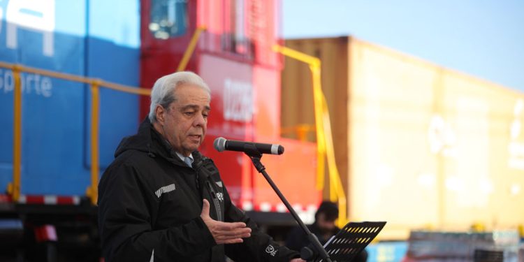 BIMINISTRO DE GRANGE DA INICIO A LA EXPERIENCIA INTERMODAL PARA MOVER CARGA ENTRE SANTIAGO Y CONCEPCIÓN