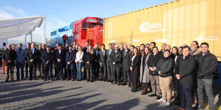BIMINISTRO DE GRANGE DA INICIO A LA EXPERIENCIA INTERMODAL PARA MOVER CARGA ENTRE SANTIAGO Y CONCEPCIÓN