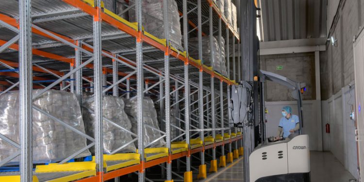 LA MERCED GANA EFICIENCIA CON ESTANTERÍAS DINÁMICAS FIFO