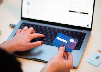 DE COMPRAS IMPULSIVAS A DEVOLUCIONES INESPERADAS: EL LADO MÁS CURIOSO DEL ECOMMERCE