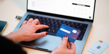 DE COMPRAS IMPULSIVAS A DEVOLUCIONES INESPERADAS: EL LADO MÁS CURIOSO DEL ECOMMERCE
