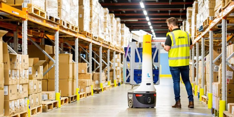 LA IA TOMA ACCIÓN MIENTRAS LAS PERSONAS SIGUEN EN EL CENTRO DE LA LOGÍSTICA, SEGÚN EL DHL LOGISTICS TREND RADAR