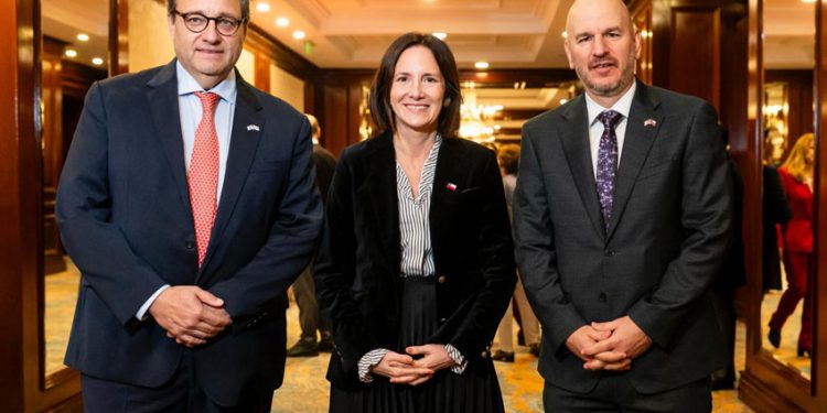 DÍA DEL COMERCIO GLOBAL DE CSAV ANALIZA DESAFÍOS DE CHILE FRENTE AL NUEVO ORDEN MUNDIAL